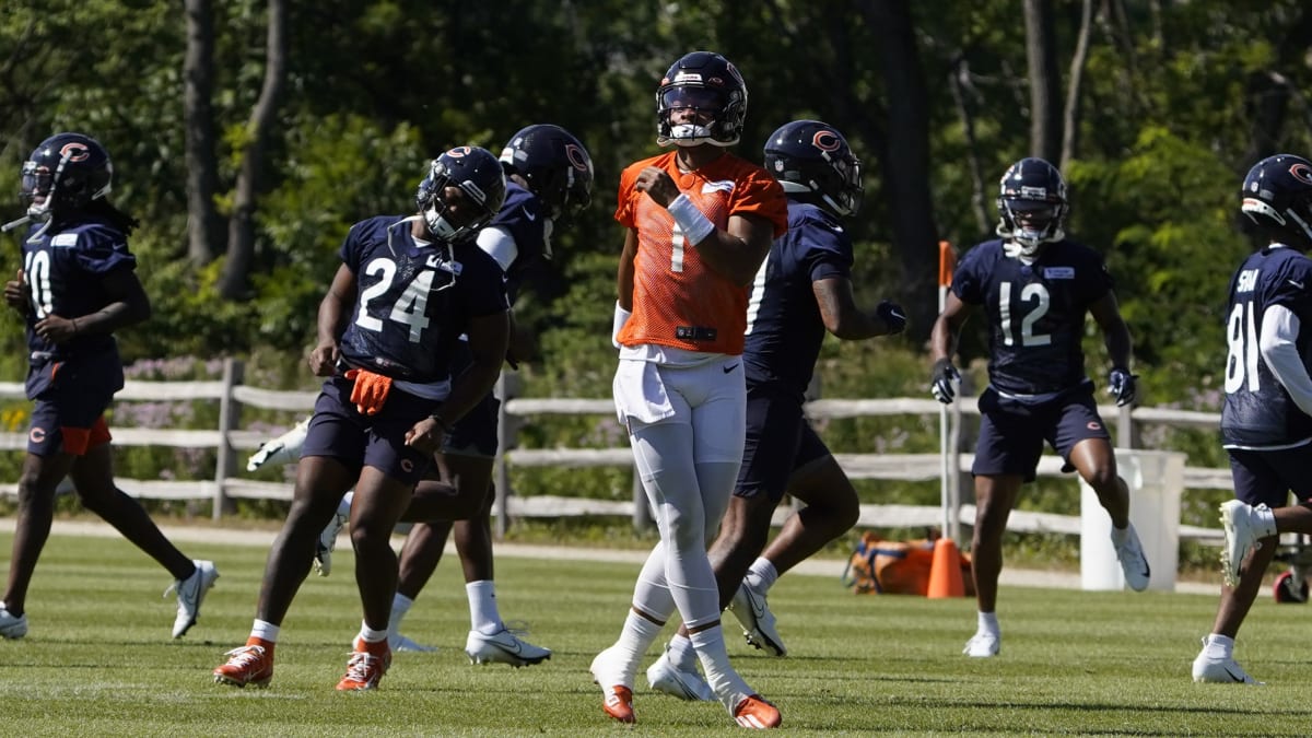 Bears coaches begin evaluating rookies as OTAs start - CBS Chicago