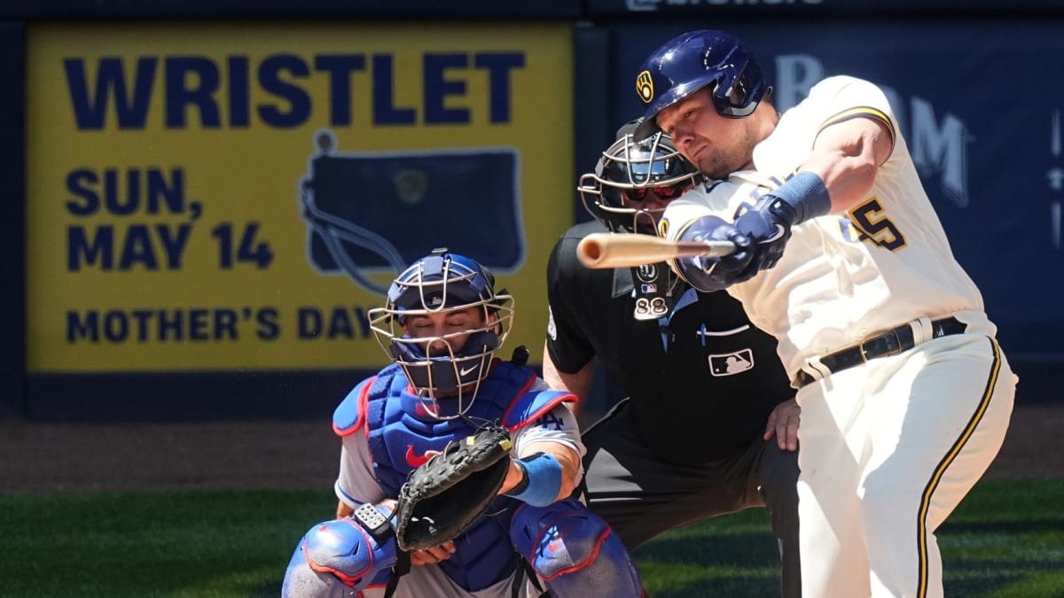 Brewers DFA Voit, who hit 0 homers in 22 games