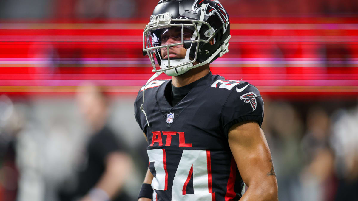 Atlanta Falcons cornerback A.J. Terrell gets a face full of snow