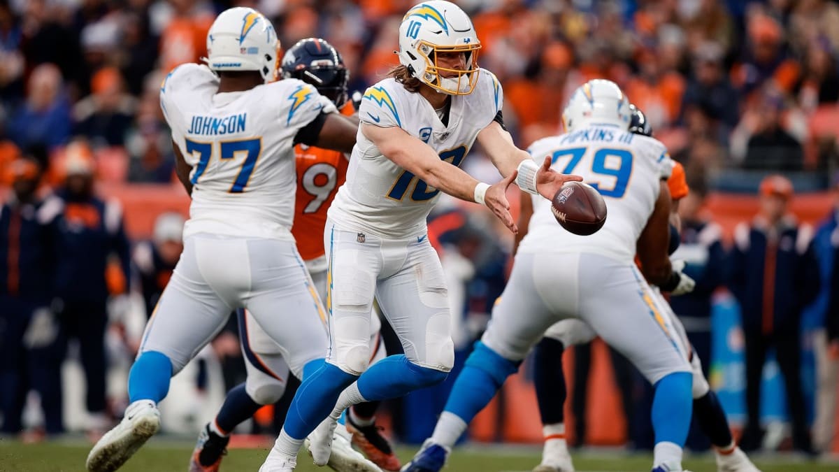 Chargers-Dolphins 2022: Key Moments and Highlights - Sports Illustrated Los  Angeles Chargers News, Analysis and More