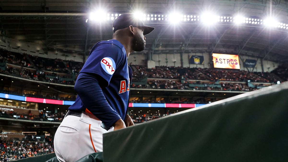 Yordan Alvarez injury: Astros designated hitter returns to Houston after  leaving Blue Jays game with right oblique discomfort - ABC13 Houston