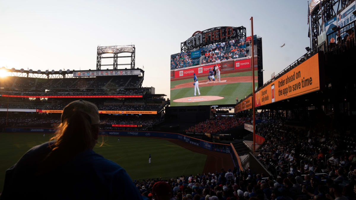 Isiah Kiner-Falefa steals home in Yankees game vs. Mets