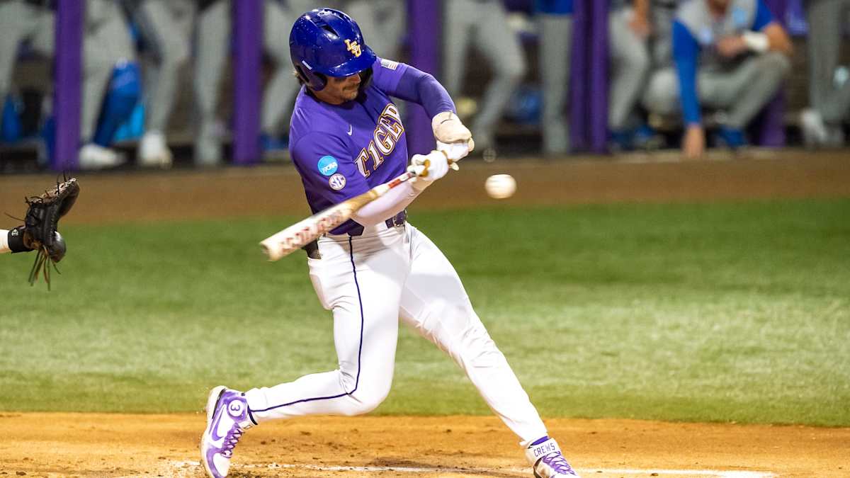 Gators' bats keep hope alive in College World Series finals - The