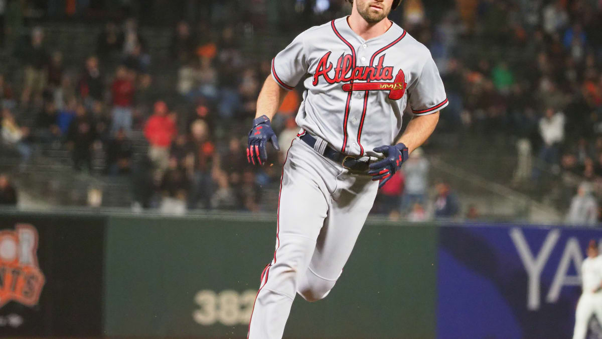Braves cut Charlie Culberson before infielder's father was to