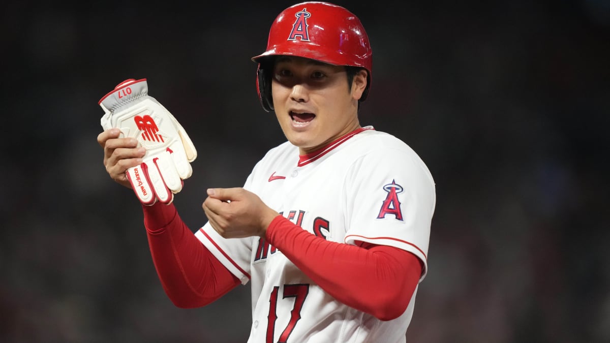 Los Angeles Angels fans love seeing Shohei Ohtani joking around with  opponent after being hit by a pitch: The greatest player and the nicest  guy, How can u not root for this