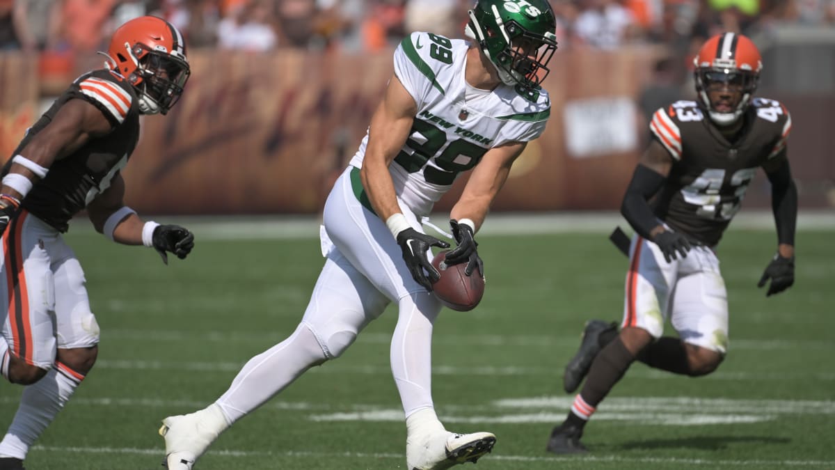 June 9, 2022, Florham Park, New Jersey, USA: New York Jets tight end Jeremy  Ruckert (89) stretches before organized team activities at the Atlantic  Health Jets Training Center, Florham Park, New Jersey.