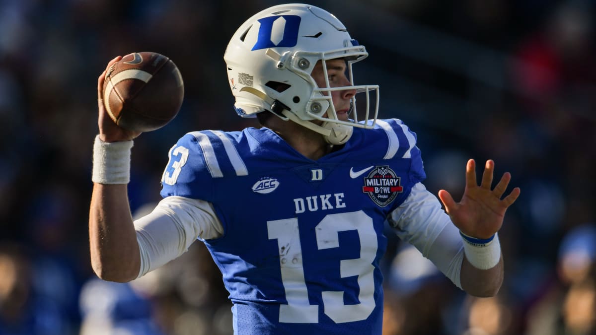 Riley Leonard, 6'4 QB for Duke, joins the men's basketball team for the  2023-24 season : r/CollegeBasketball