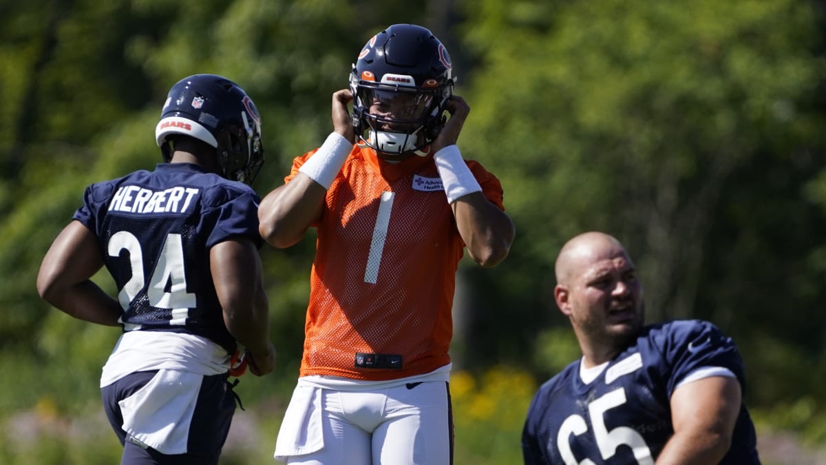 Justin Fields and Chicago Bears continue off-field workouts