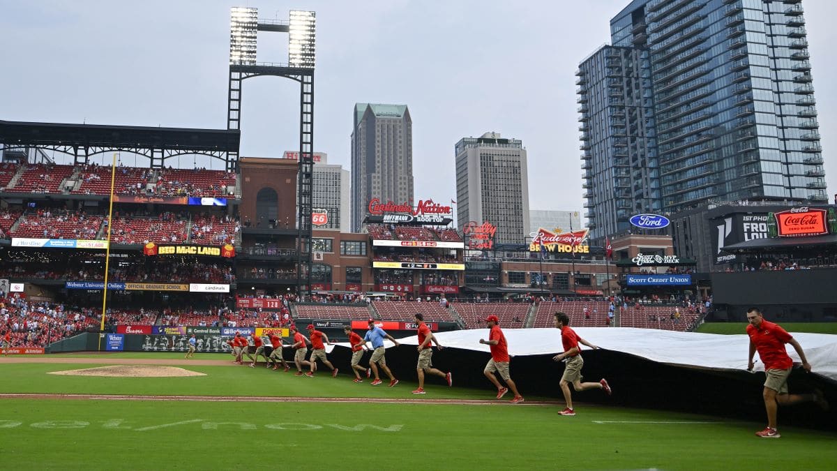 Cardinals get huge injury update on flamethrowing reliever