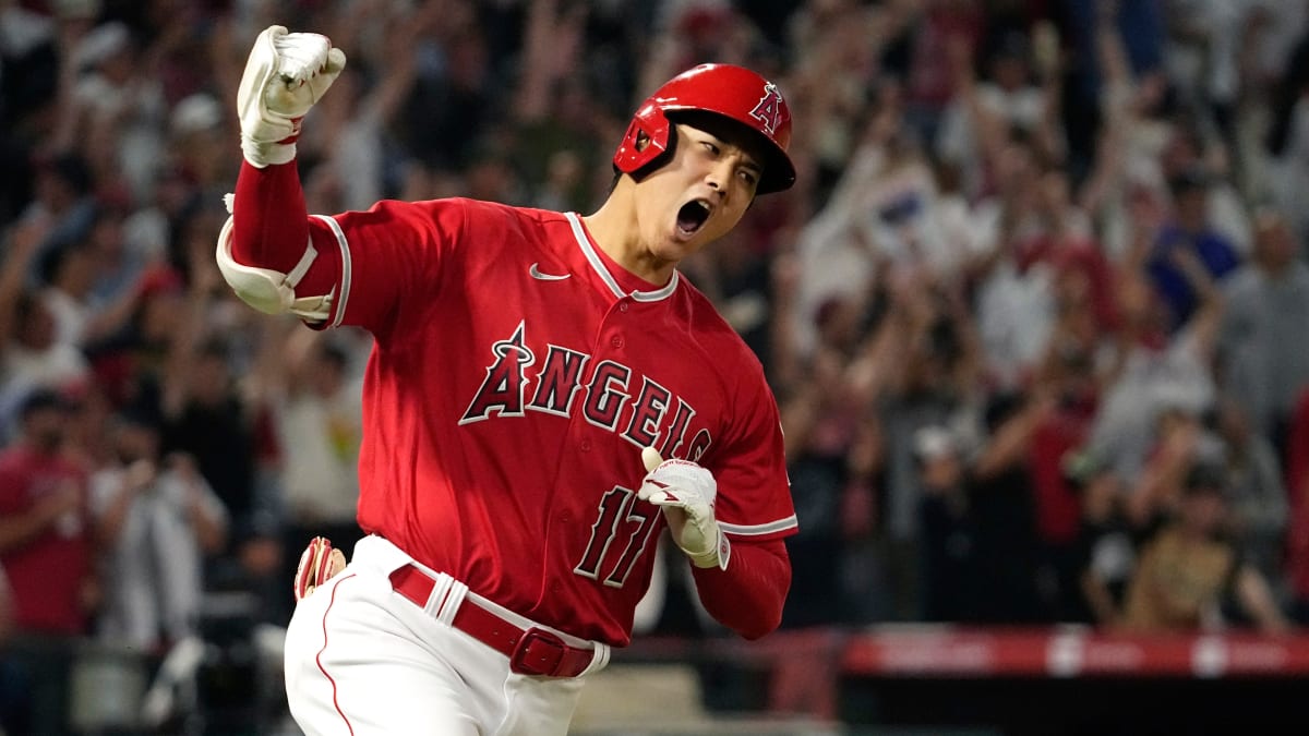 Shohei Ohtani Lobs Cloud-Scraping Bat Flip After Game-Tying Homer vs.  Yankees - Sports Illustrated