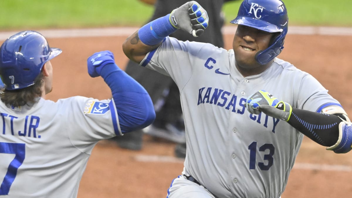 Arlington, Texas, USA. 27th May, 2018. Kansas City Royals catcher Salvador  Perez (13)during the MLB game between the Kansas City Royals and the Texas  Rangers at Globe Life Park in Arlington, Texas.