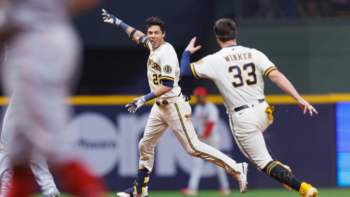 Yelich breaks out of slump as Brewers beat Reds 9-2