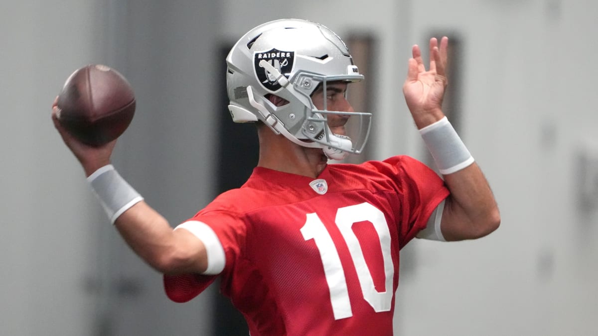 Jimmy Garoppolo working on chemistry with Raiders' receivers with