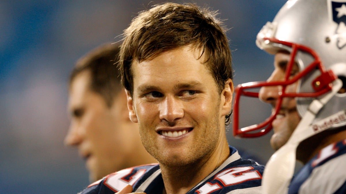 Bucs' Tom Brady Reacts Hilariously to Throwback Uniforms