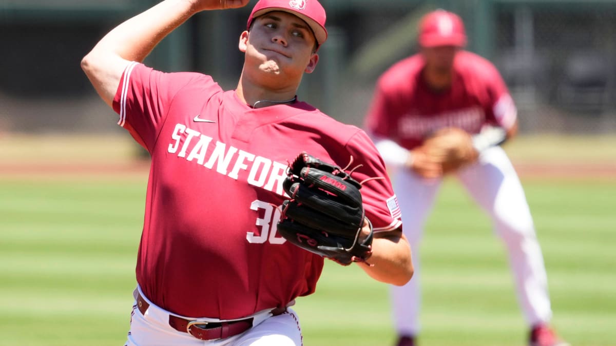 College baseball: Stanford's stunning collapse lets Texas steal Game 1