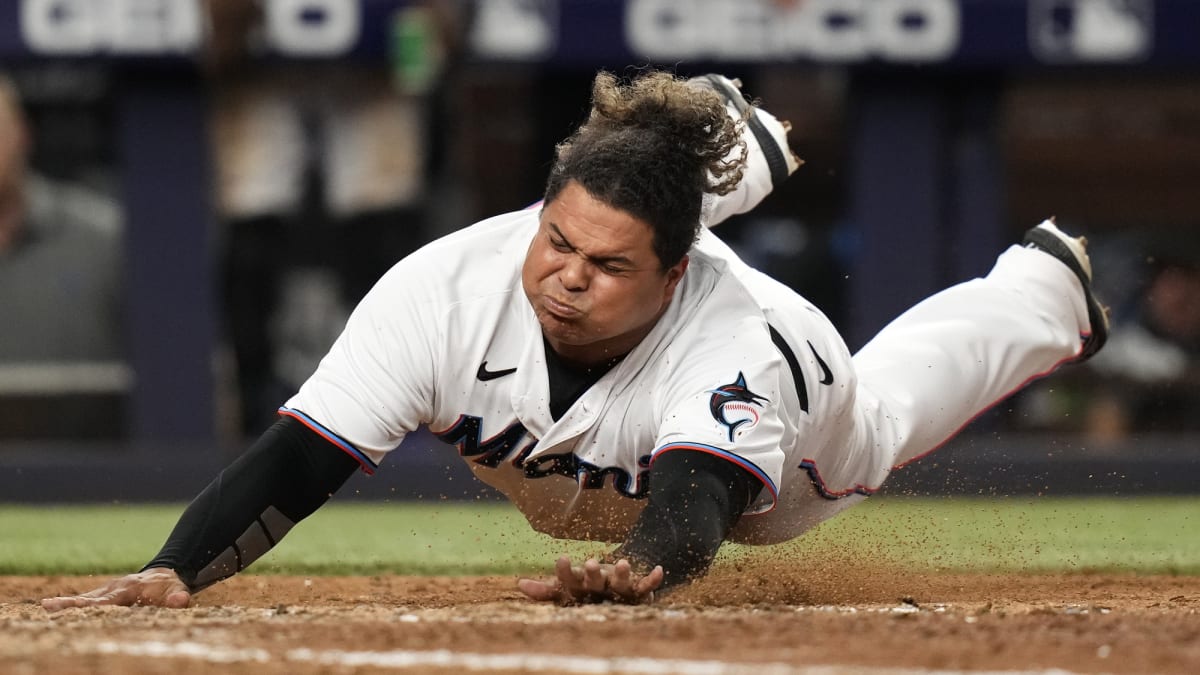 Willians Astudillo: Twins catcher scores from first (video) - Sports  Illustrated
