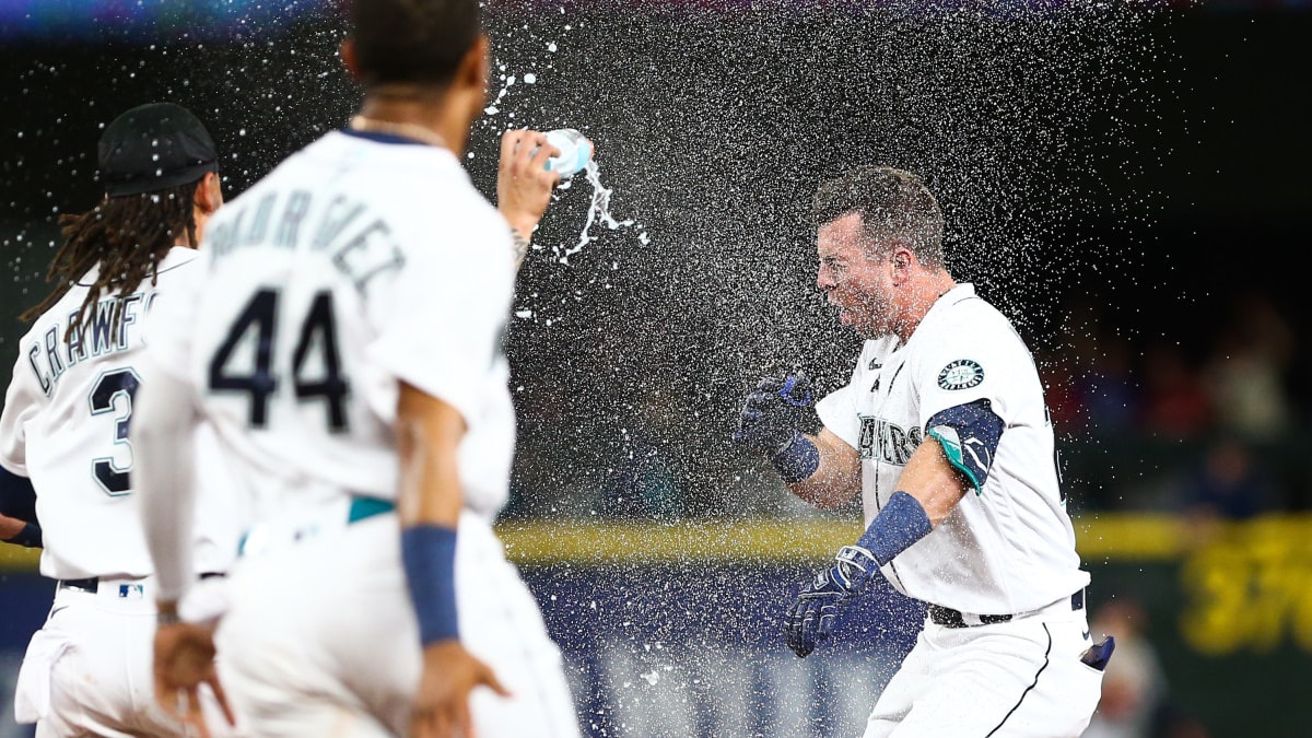 Jesse Winker Finally Gets His Mariners Moment with Walk-Off