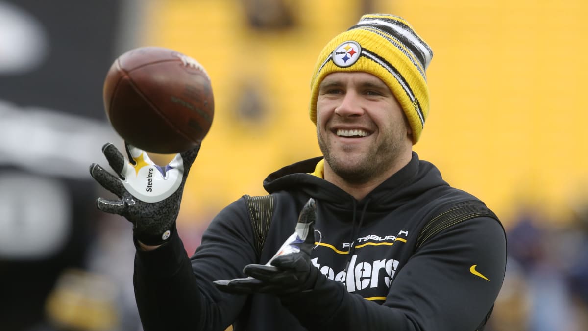 Pittsburgh Steelers: Local Mom 'Whoops' T.J. Watt and Alex Highsmith in  Pickleball - Sports Illustrated Pittsburgh Steelers News, Analysis and More