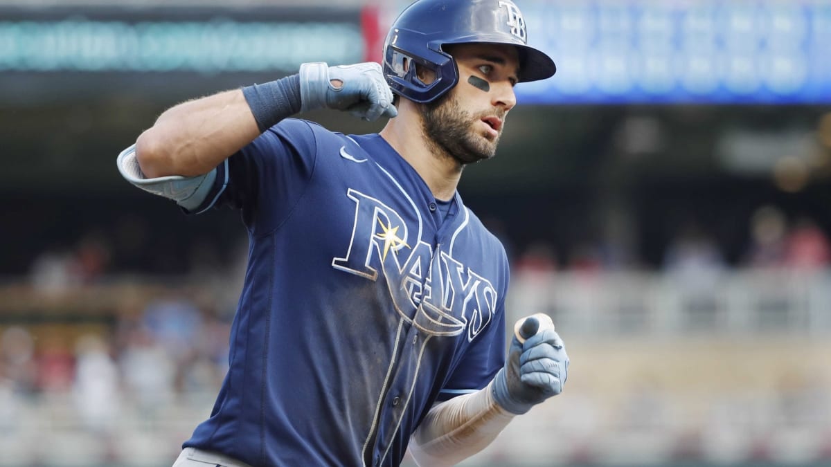 Kevin Kiermaier takes fly ball from Randy Arozarena