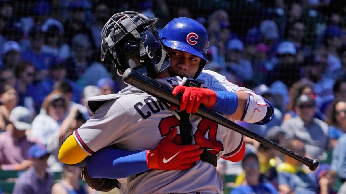 William, Wilson Contreras Embrace During First Game Against Each Other -  Sports Illustrated