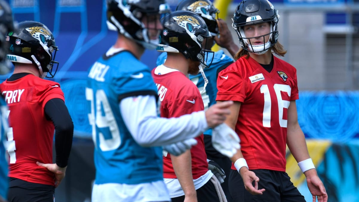 Jaguars QB Trevor Lawrence expects 2022 to be different because of 'better  leadership'