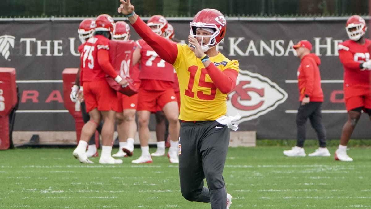 Chiefs' Creed Humphrey & Trey Smith Unveil New T-Shirts