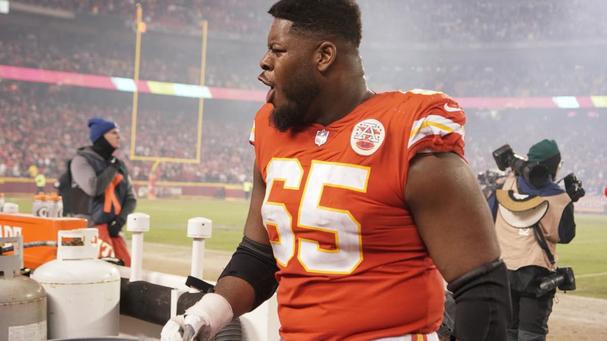 Kansas City Chiefs guard Trey Smith (65) takes his stance during an NFL  football game against the Los Angeles Chargers, Sunday, Nov. 20, 2022, in  Inglewood, Calif. (AP Photo/Kyusung Gong Stock Photo - Alamy