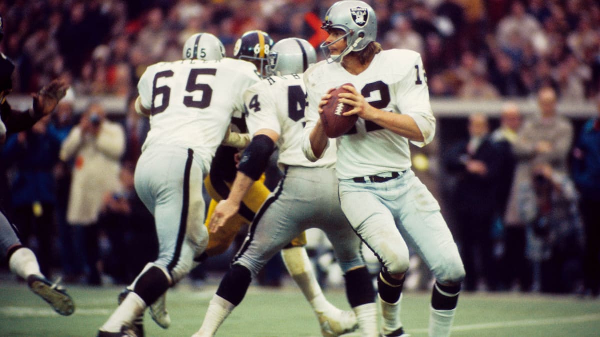 Oakland Raiders Hall of Famers surround bust of late QB Ken