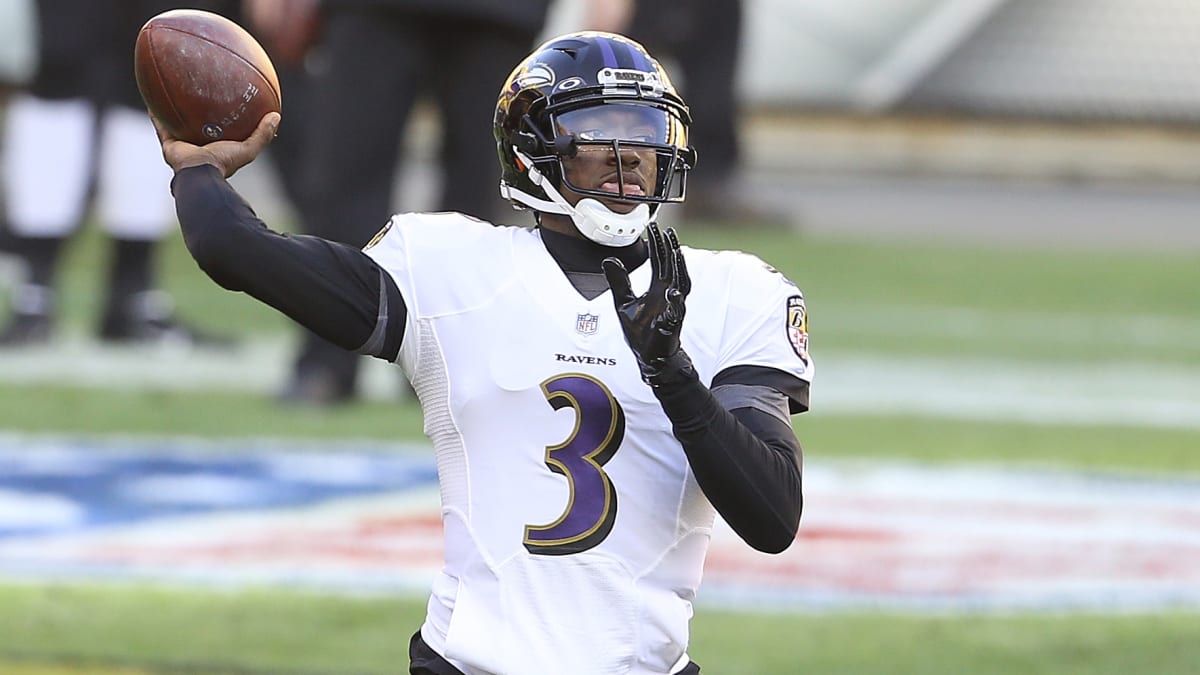 Baltimore Ravens quarterback Robert Griffin III (3) throws before