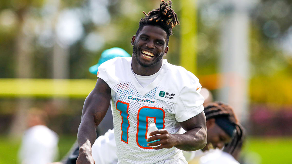 After Losing Two Consecutive Games, Miami Dolphins' Star WR Tyreek Hill  Replaces Old Ping Pong Table Because Of Distraction, Later Found Streaming  Fortnite On Twitch - EssentiallySports