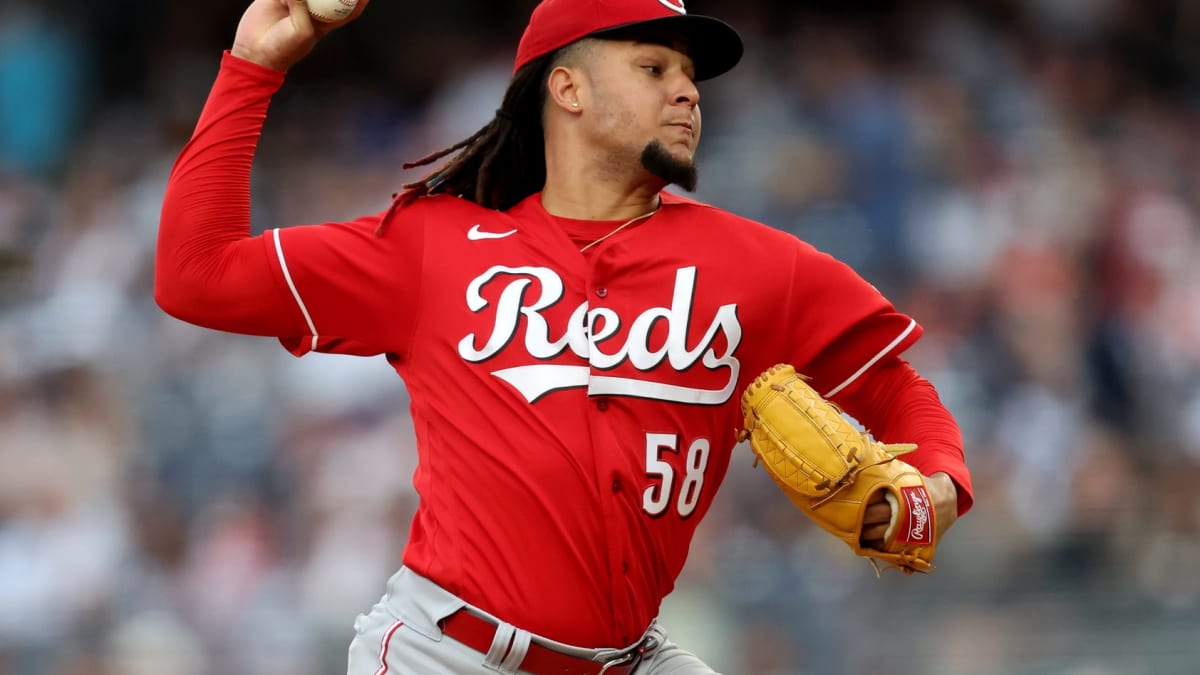 Yankees Reds trade Luis Castillo cut facial hair policy