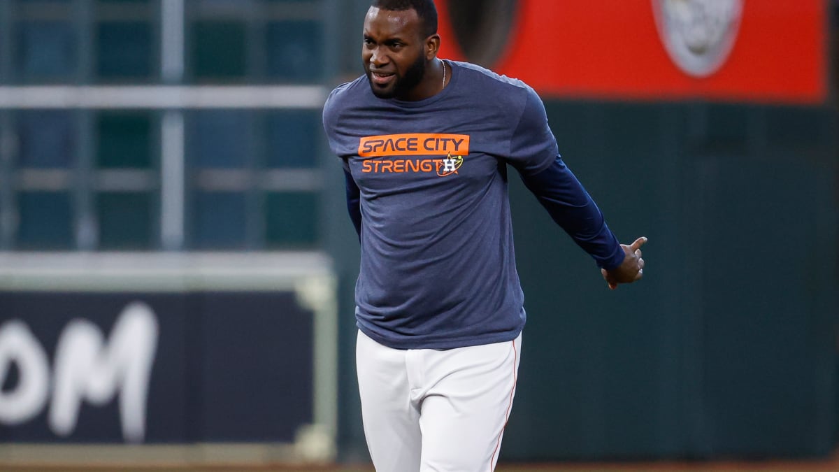 Astros' Yordan Alvarez, Jose Urquidy placed on injured list