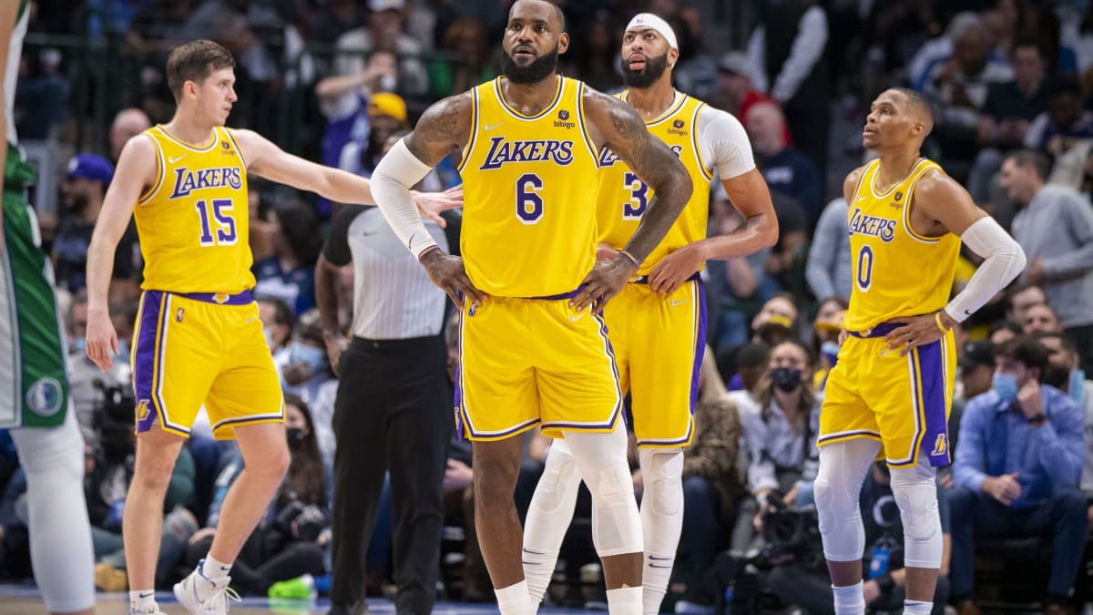 Los Angeles Lakers Bring Back Assistant Coach For 2022-23 Season -  Fastbreak on FanNation