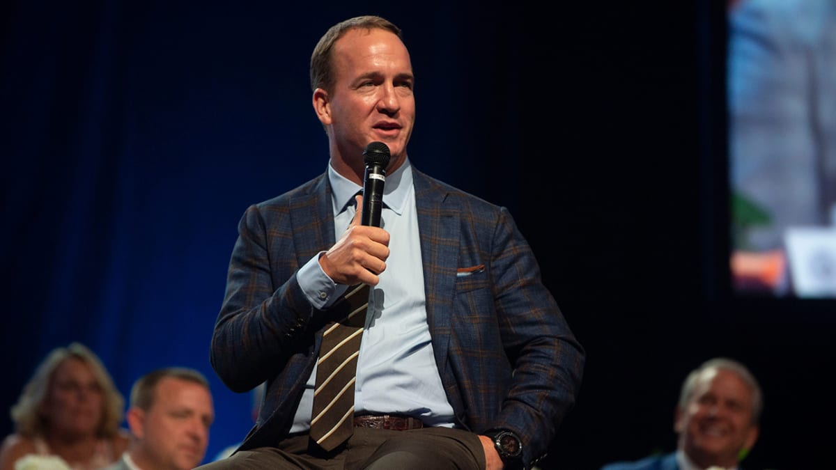 Peyton Manning Begs Giants To Call Timeout vs. Cowboys (Video) - Sports  Illustrated