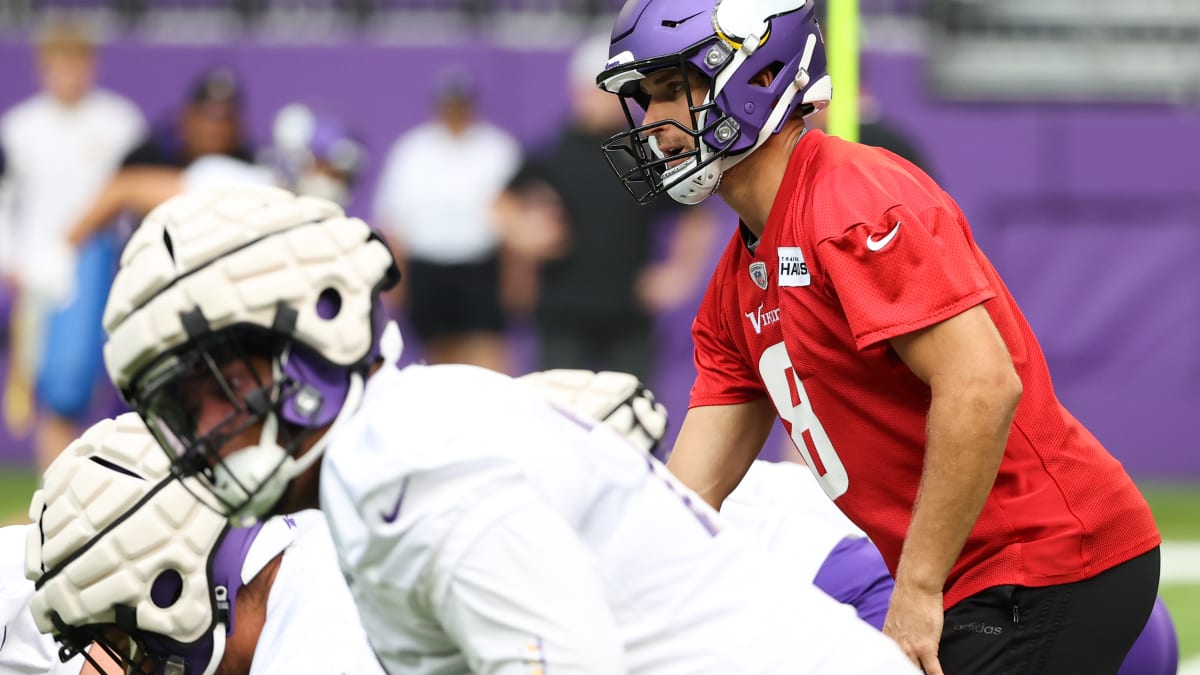 Vikings: Kirk Cousins meme is from helmet no pads in preseason game