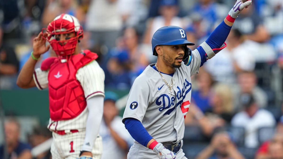 Watch: Mookie Betts plays catch with young Dodgers fan during mid-inning  warm up