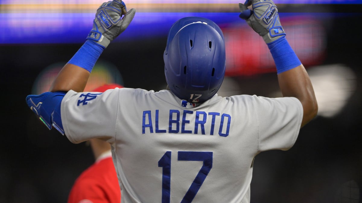 Hanser Alberto Grabs Spotlight With Hit That Gives Rangers a Commanding  Lead - The New York Times