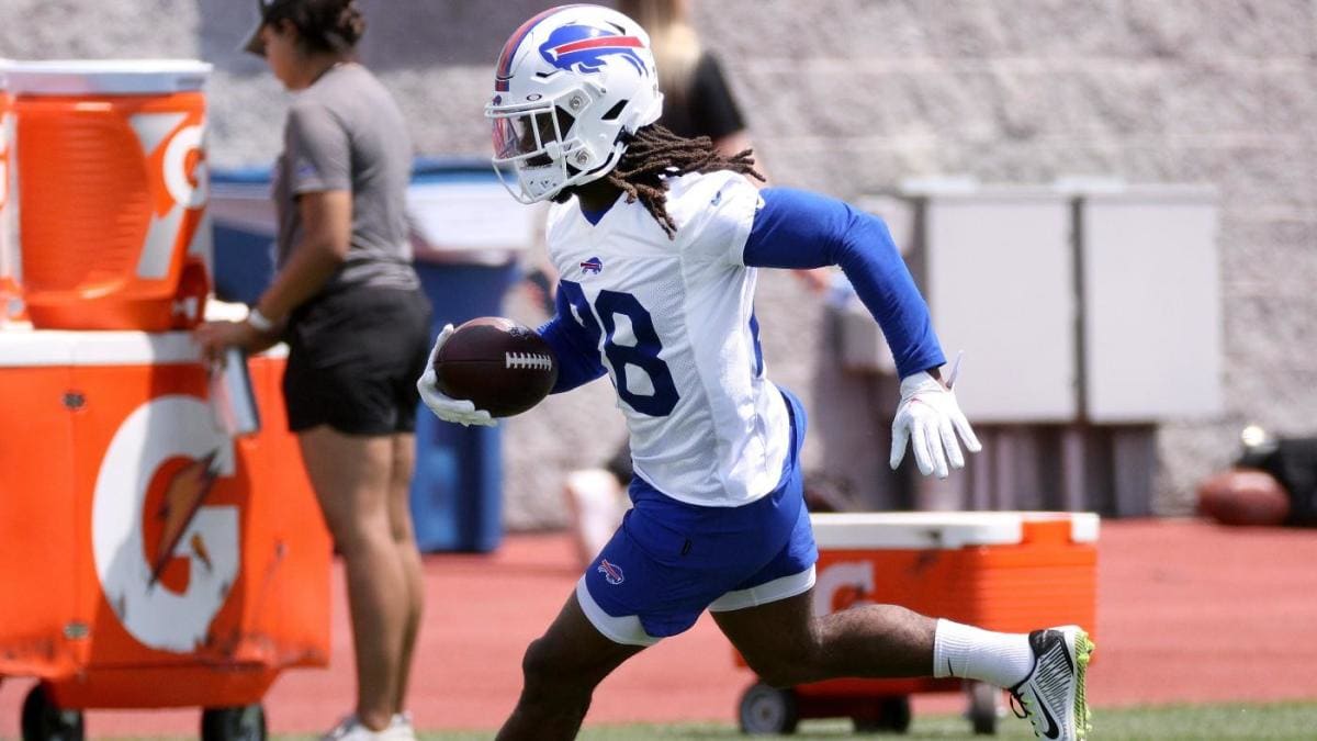 Buffalo Bills running back James Cook (4) rushes during an NFL football game,  Sunday, Sept. 17, 2023, in Orchard Park, NY. (AP Photo/Matt Durisko Stock  Photo - Alamy