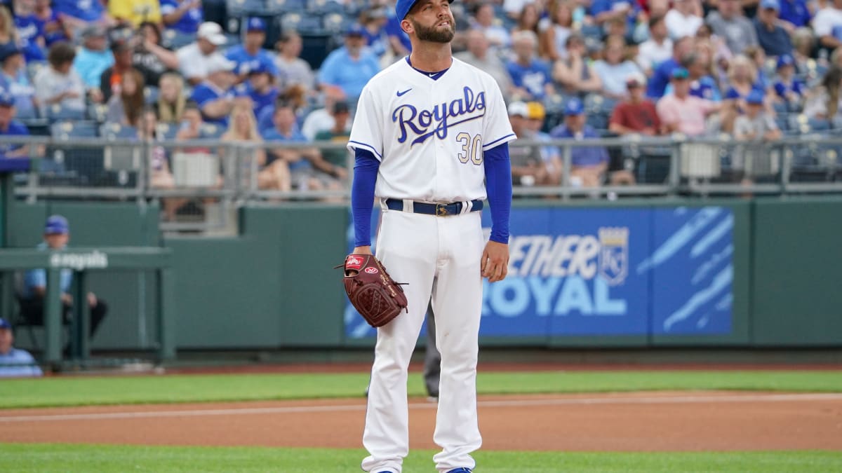 Dodgers fans incensed by Dave Roberts refusing to shoulder blame for team's  issues: Throwing his players under the bus in public is WRONG