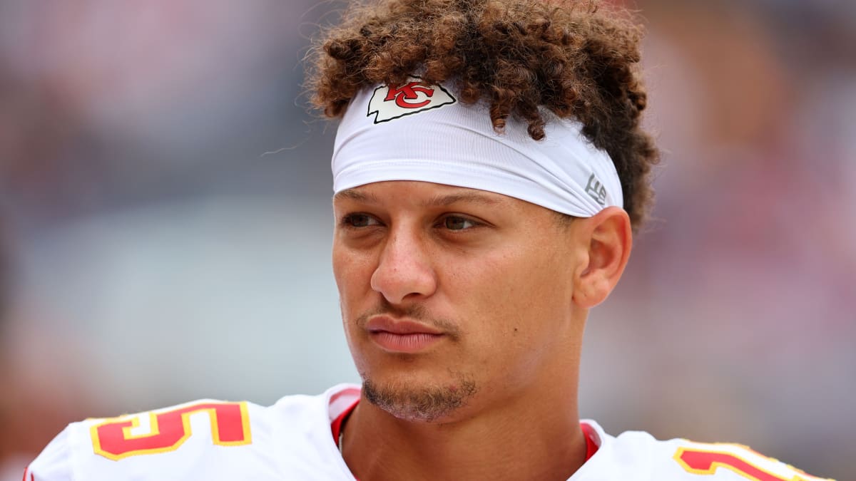 Patrick Mahomes Pays Homage To Chiefs Legend Len Dawson With