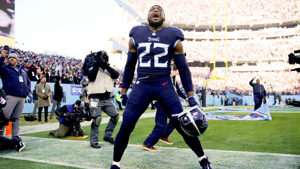 Derrick Henry is back for the Titans, and he's wearing a $5,000 Louis  Vuitton zip 