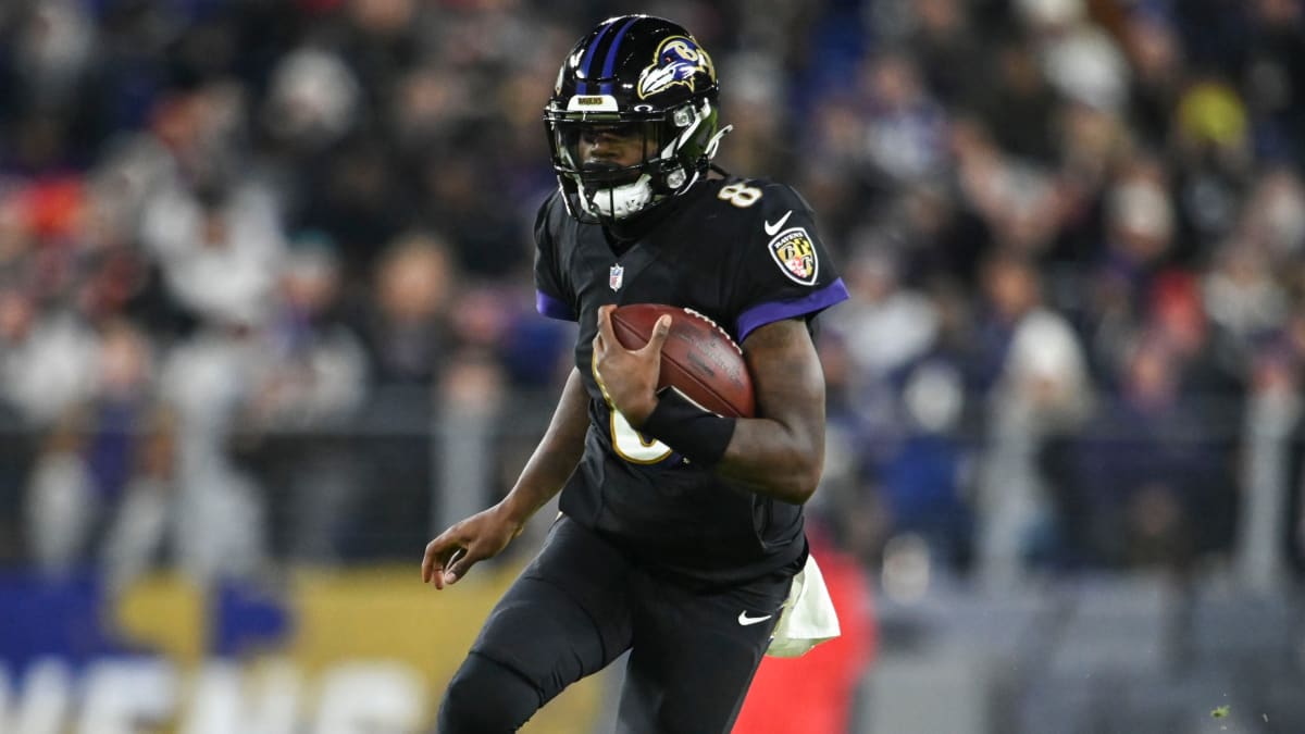 Despite Layoff, Lamar Jackson Gives Defense Fits