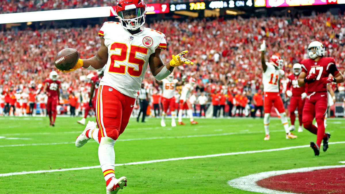 KC Chiefs RB Clyde Edwards-Helaire Film Review: Maximizing 2022 - Sports  Illustrated Kansas City Chiefs News, Analysis and More