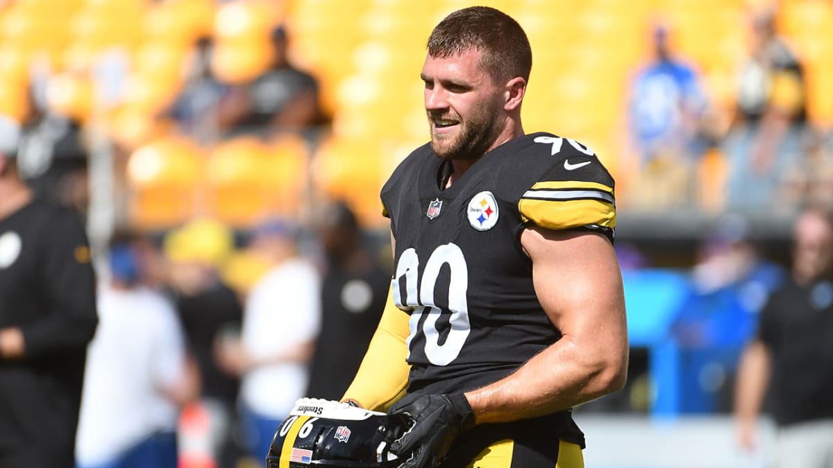 Photo: Steelers Derek Watt Checks in on T.J. Watt After Injury -  PIT2021111412 