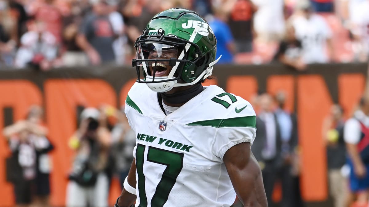 New York Jets WR Garrett Wilson Returns to Game After Rib Injury - Sports  Illustrated New York Jets News, Analysis and More