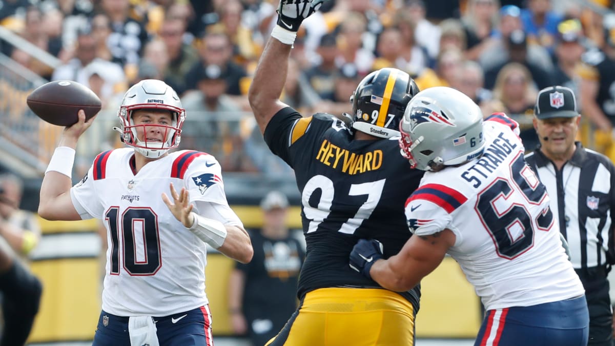 Patriots Crush Steelers In Home Opener