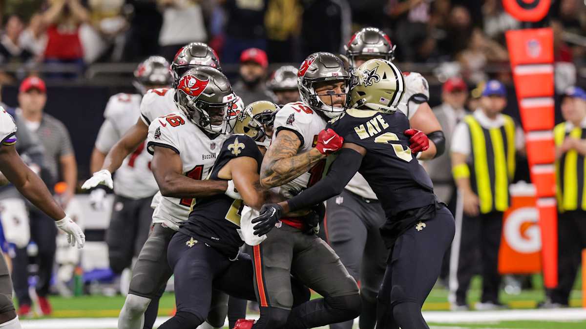 Tom Brady, Mike Evans put together monster performances to lift Bucs to NFC  South-clinching win