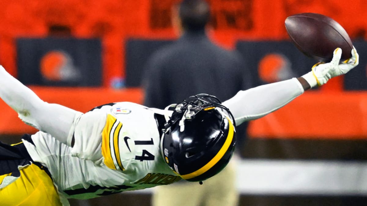 WATCH: Steelers wide receiver George Pickens makes incredible one-handed  catch - CBS Pittsburgh