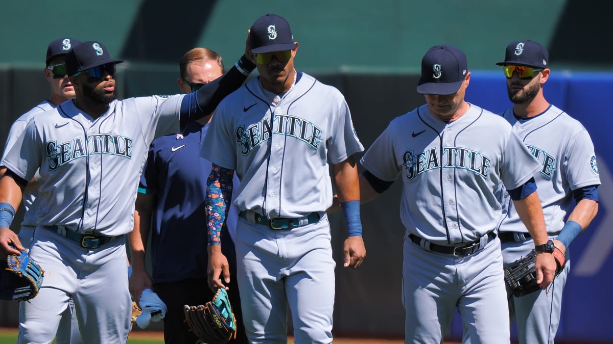 Mariners Poke Fun at Rodriguez After He Tumbled Attempting a Triple -  Sports Illustrated