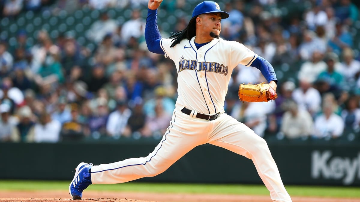 Mariners ace Luis Castillo again has lofty goals — and they seem quite  realistic this season